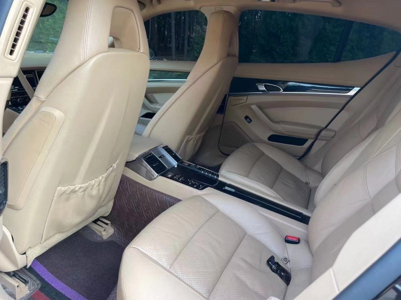 青岛12年保时捷帕拉梅拉5