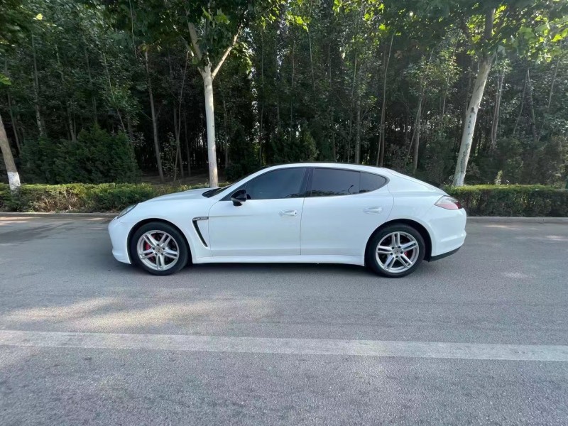 青岛12年保时捷帕拉梅拉7