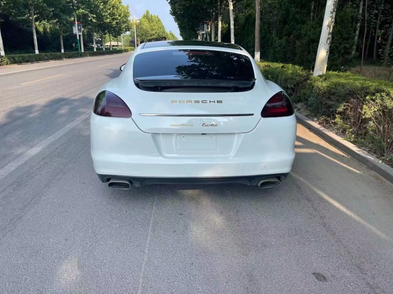 青岛12年保时捷帕拉梅拉9