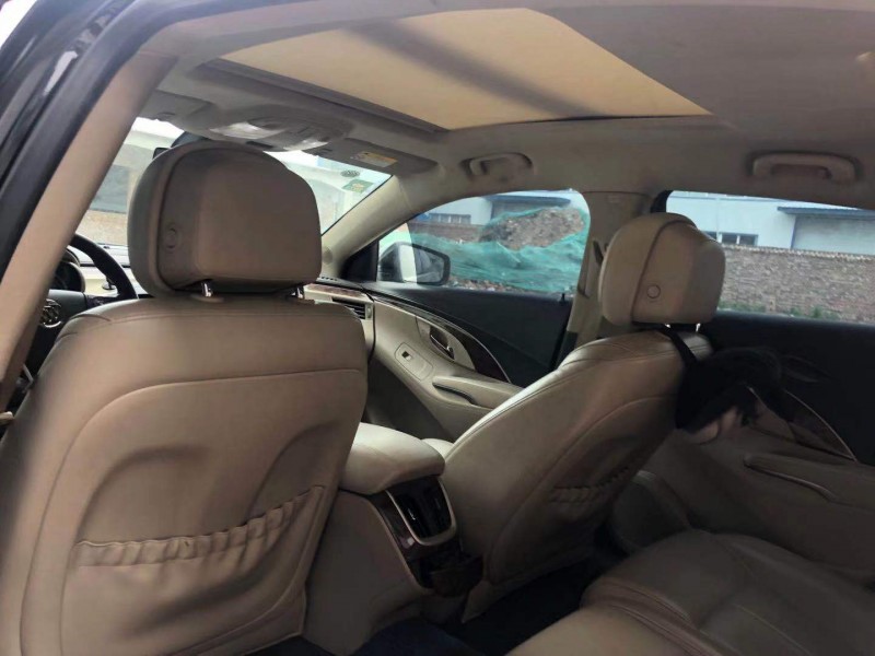 邢台15年别克君越5