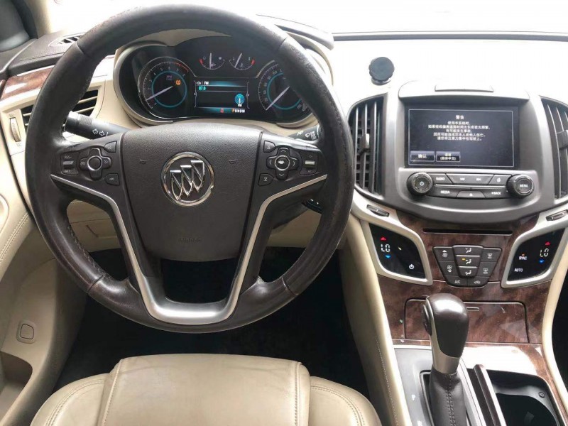 邢台15年别克君越4