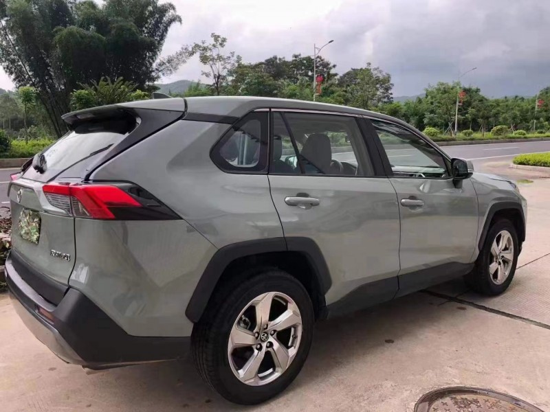 武汉21年丰田RAV4荣放4