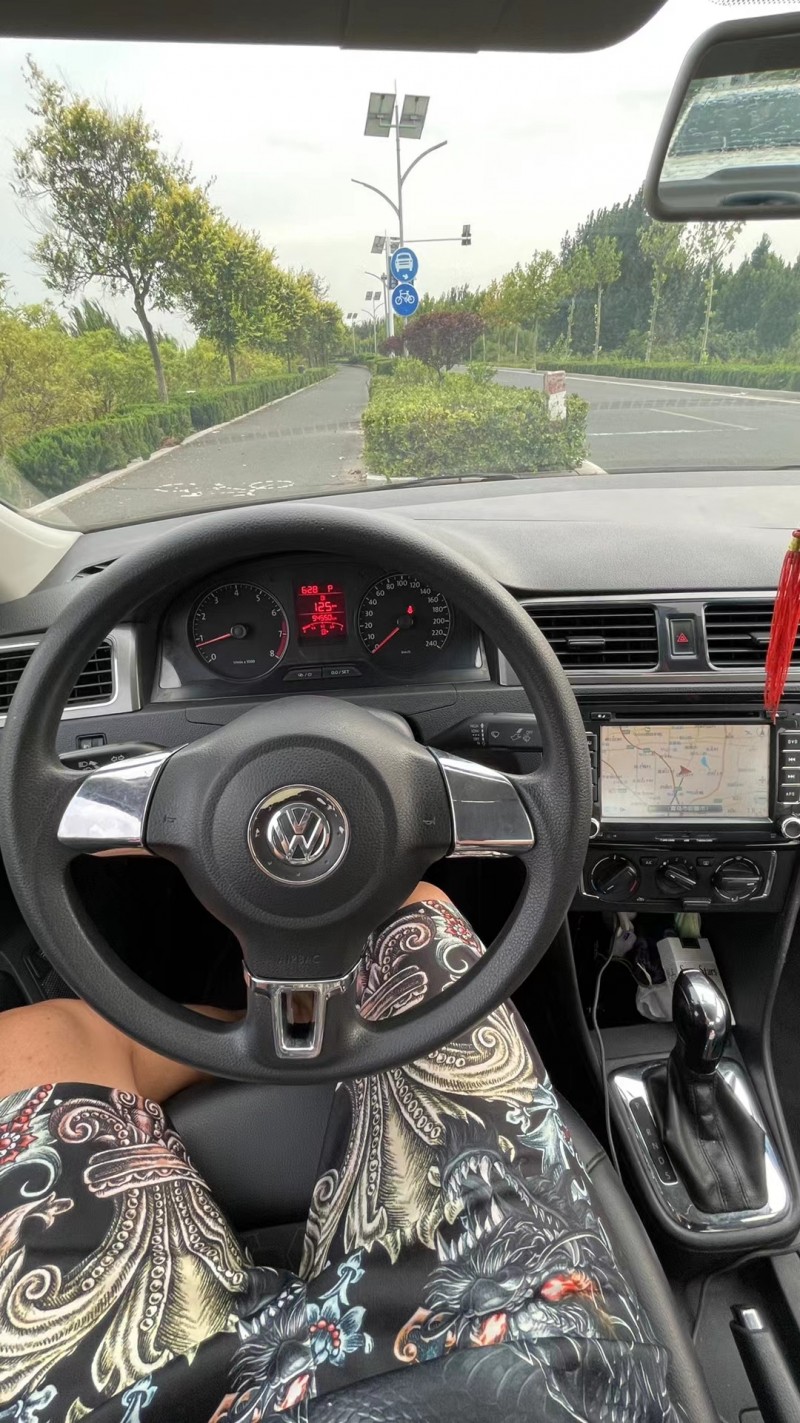 青岛13年大众桑塔纳6