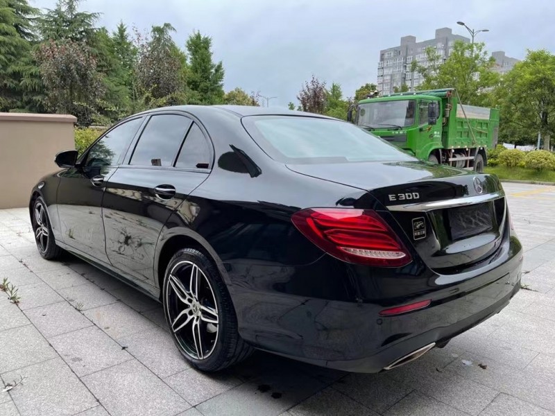 盐城18年奔驰E8