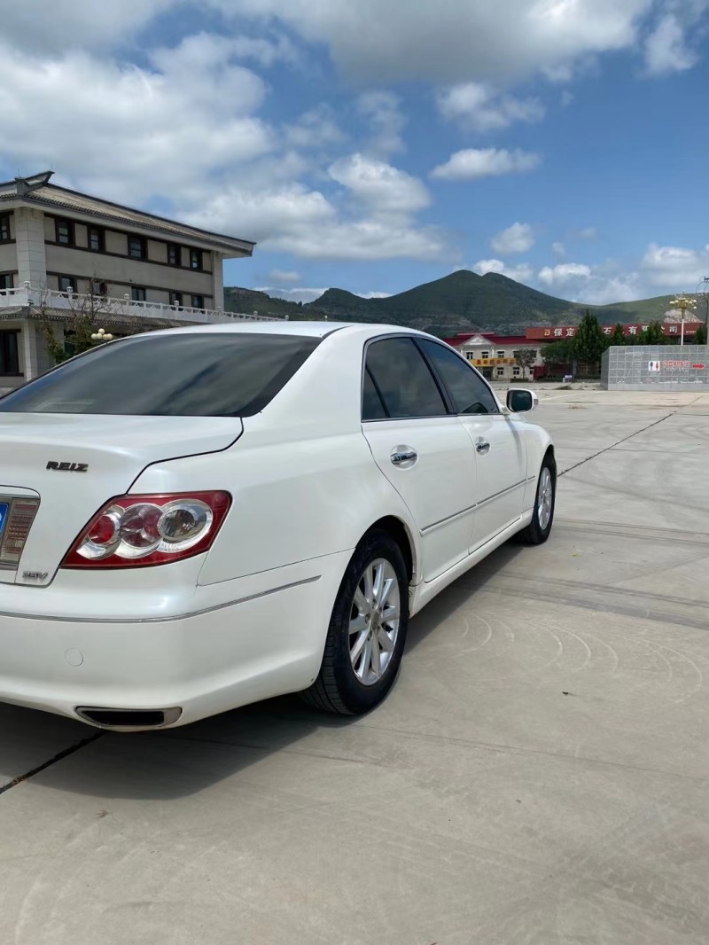 保定09年丰田锐志8