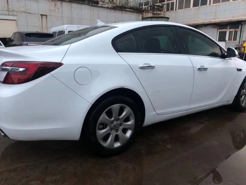 青岛15年别克君威4