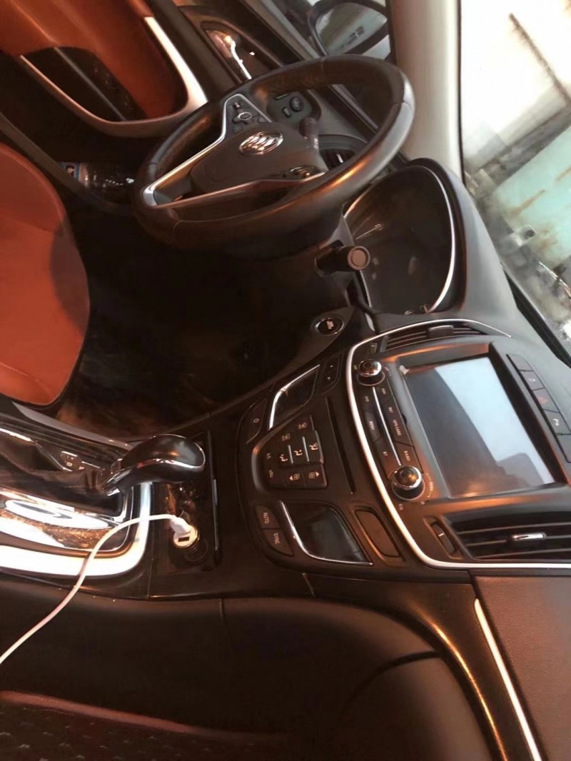 青岛15年别克君威5