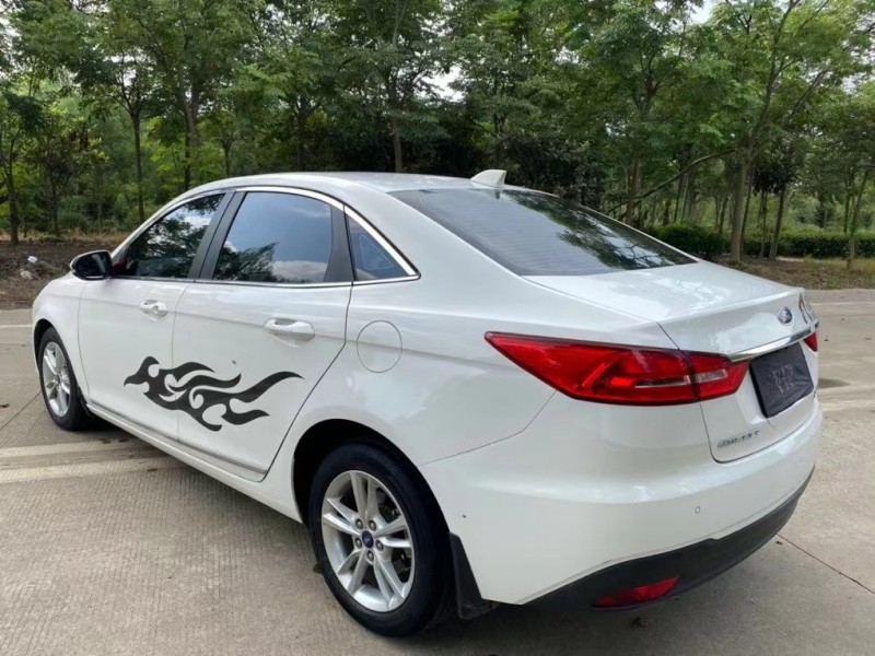 盐城20年福特福睿斯4