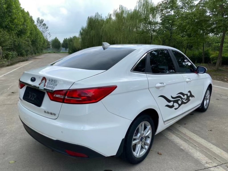 盐城20年福特福睿斯5