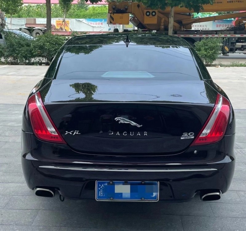 青島13年捷豹XJ6
