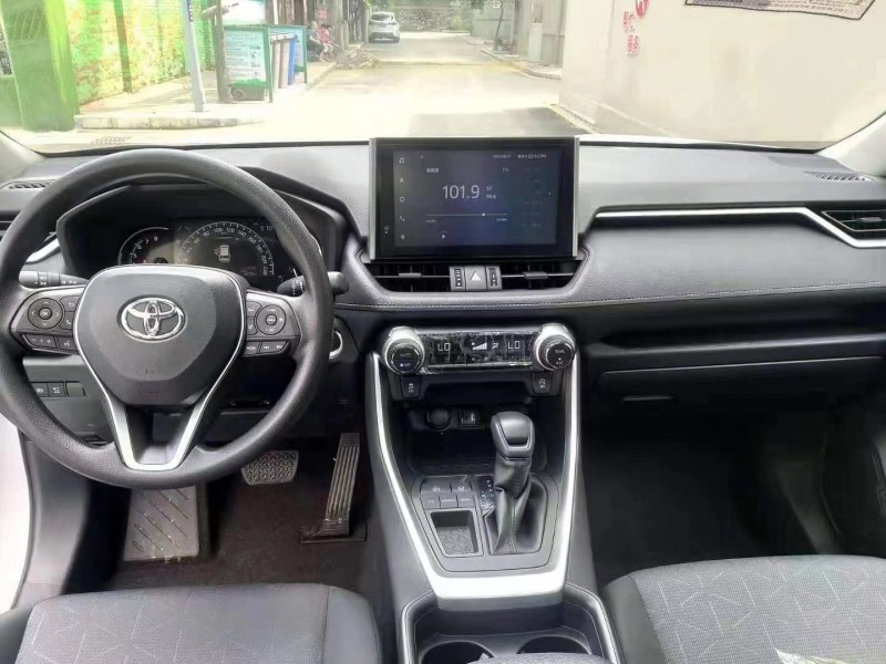 宜昌21年豐田RAV44