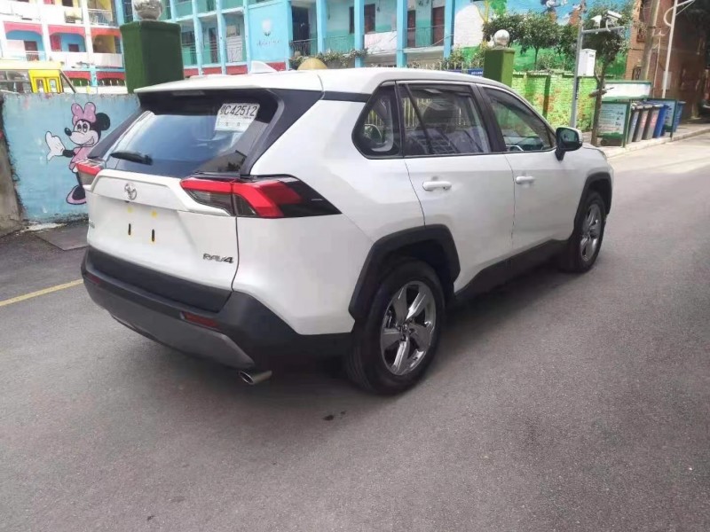 宜昌21年豐田RAV47