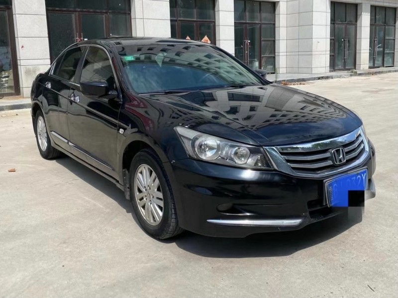 青岛13年本田雅阁2