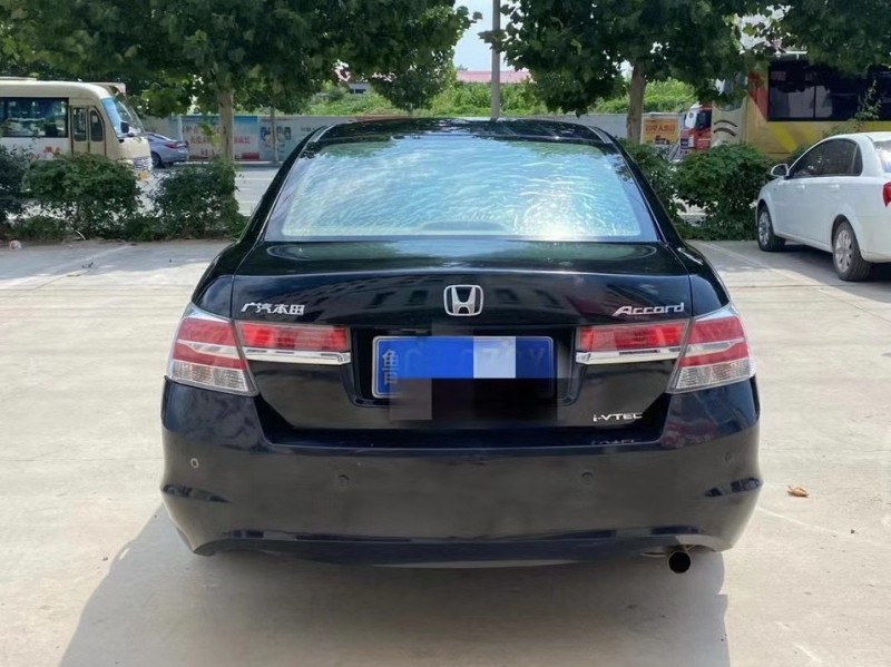 青岛13年本田雅阁6