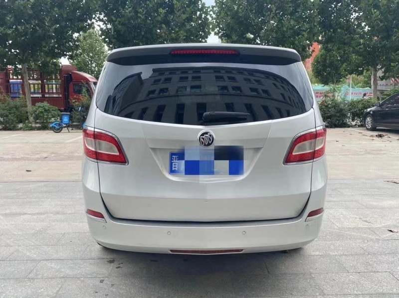 青岛12年别克GL87