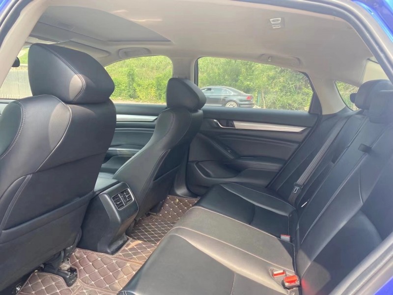 青岛19年本田雅阁5