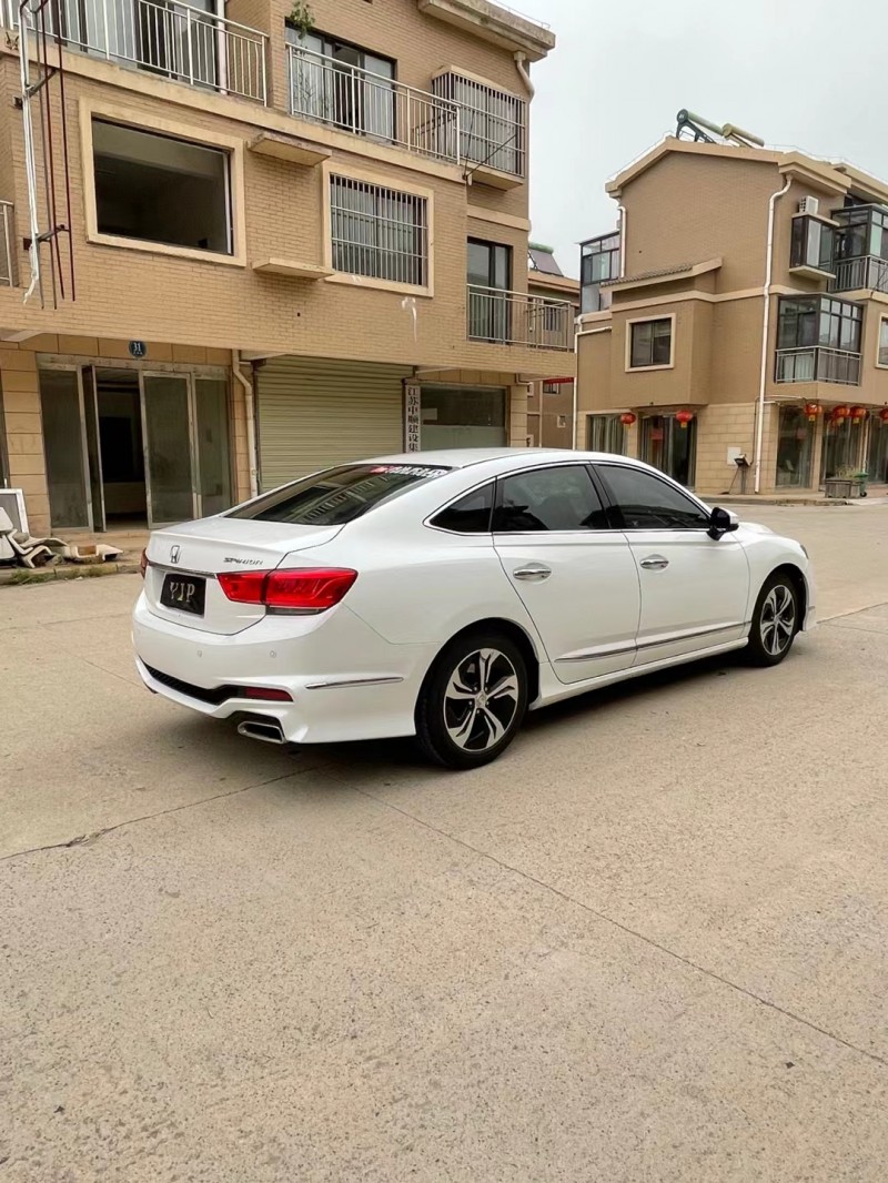 徐州16年本田思铂睿8