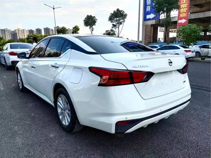 吉安21年日產天籟3