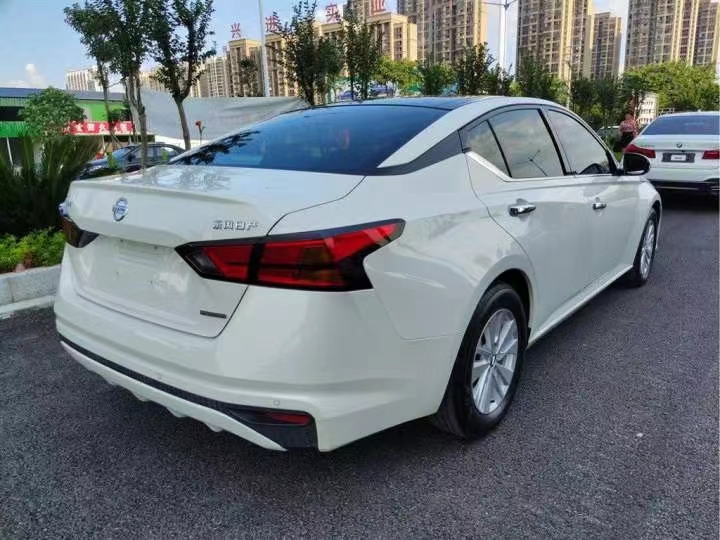 吉安21年日產天籟4