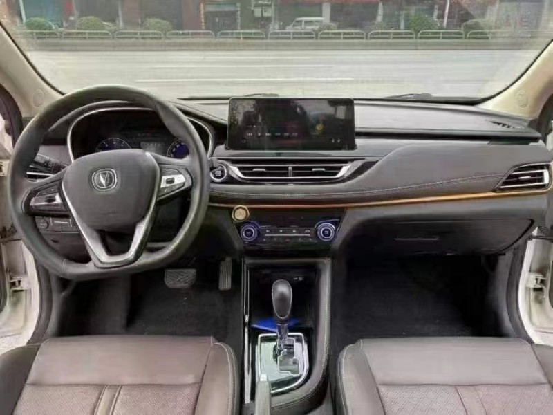 吉安18年長安汽車逸動7
