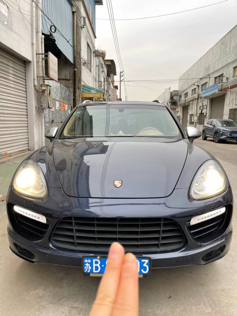 广州11年保时捷卡宴1