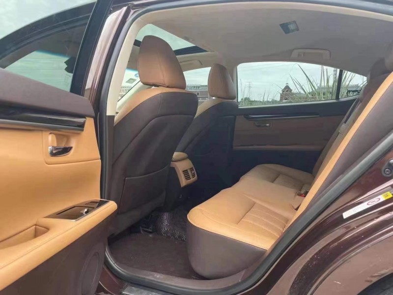 武汉16年雷克萨斯ES8