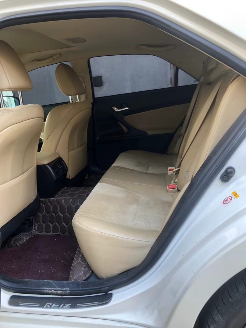 广州14年丰田锐志8