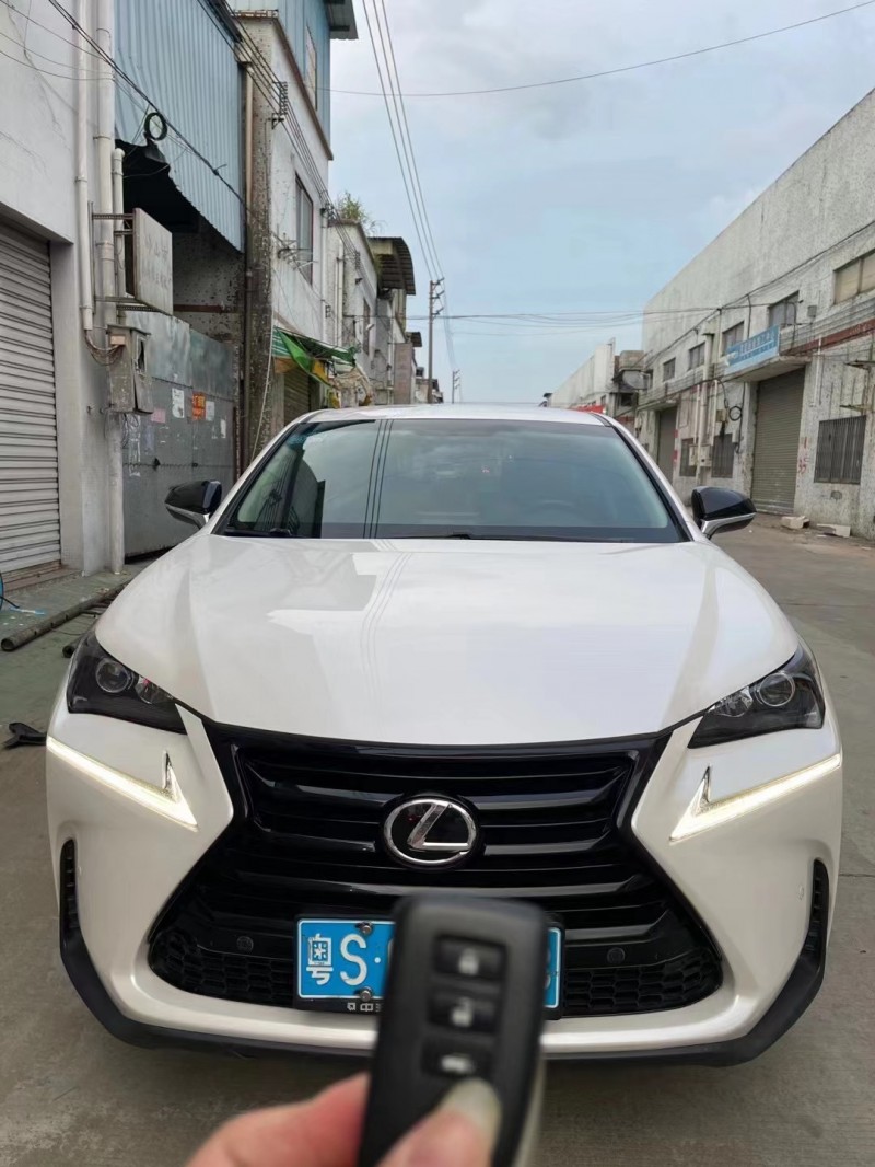 广州17年雷克萨斯NX1