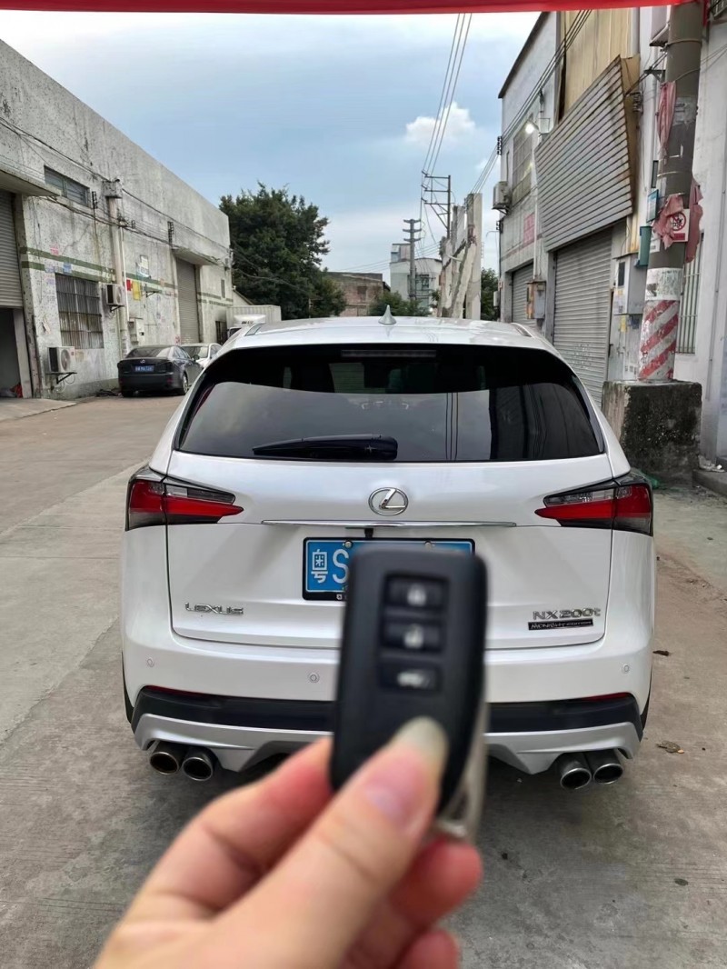 广州17年雷克萨斯NX4