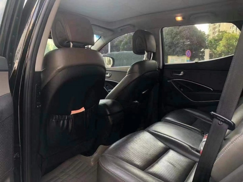 武汉14年现代全新胜达5