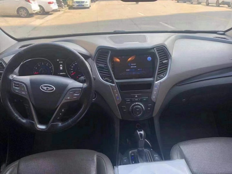 武汉14年现代全新胜达3