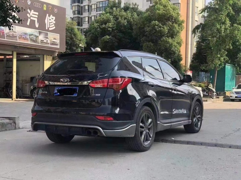 武汉14年现代全新胜达1