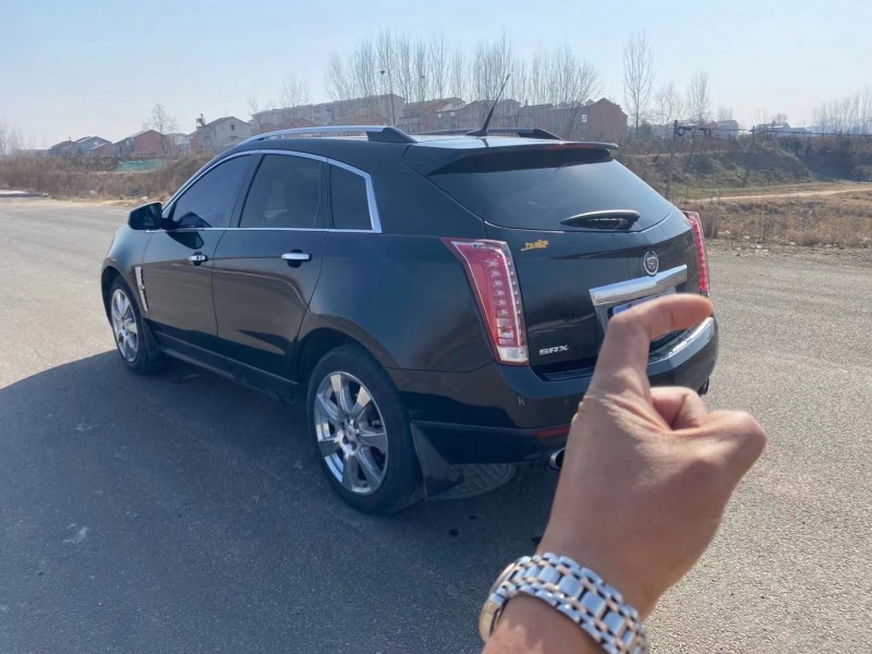 武汉12年凯迪拉克SRX7