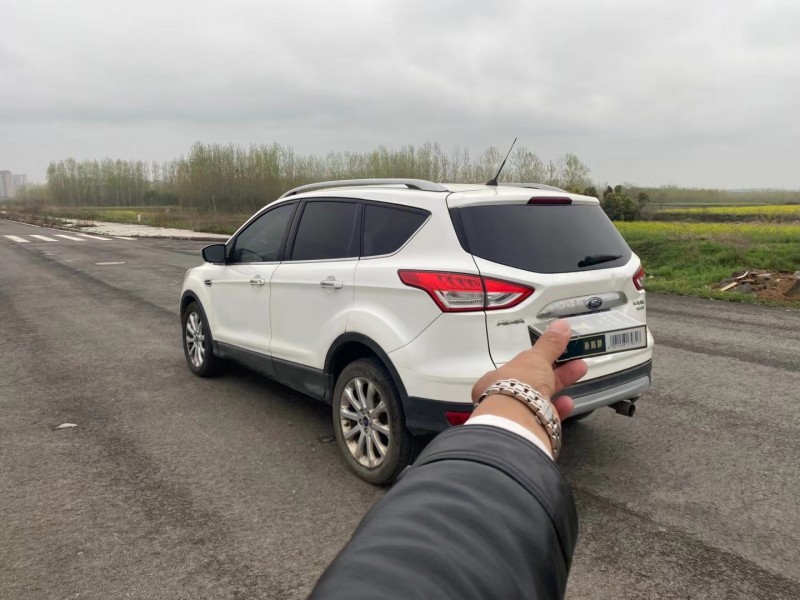 武汉14年福特翼虎6