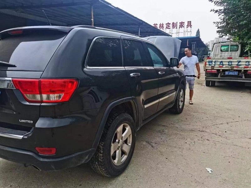宜昌13年Jeep大切諾基4
