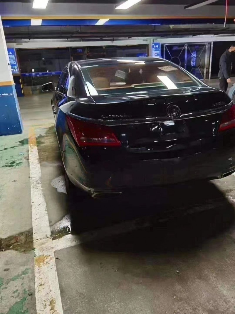 邢台15年别克君越5