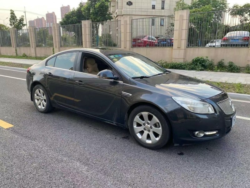 徐州12年别克君威2