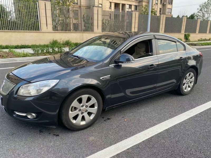 徐州12年别克君威3