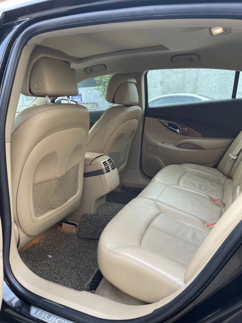 广州12年别克君越8