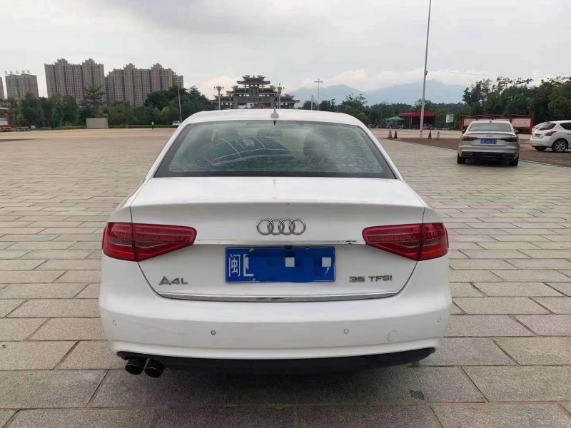 龍巖13年奧迪A4L5