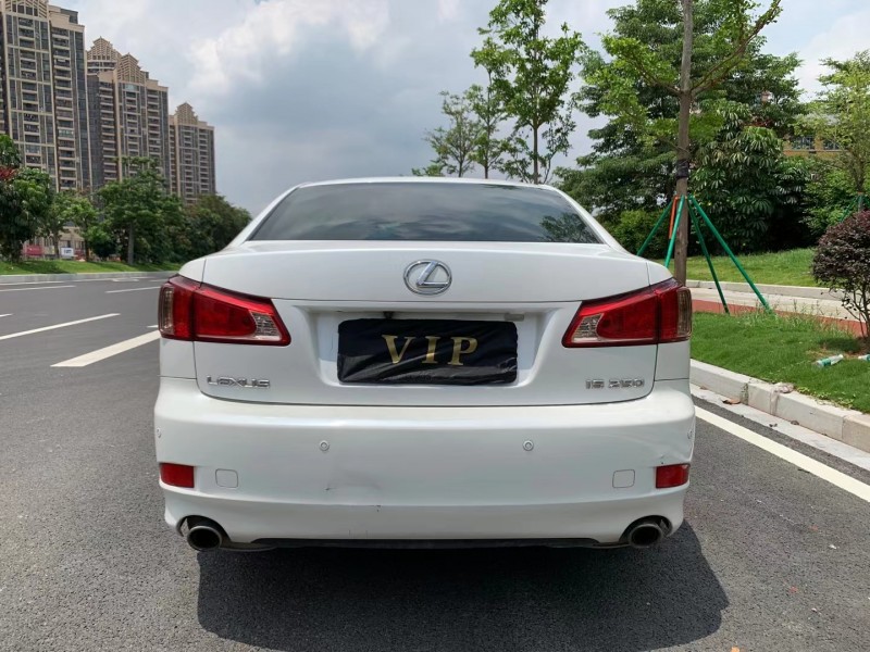 广州12年雷克萨斯IS4