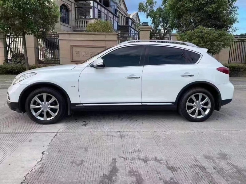 嘉興16年英菲尼迪QX503