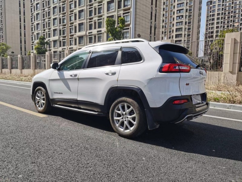 蘇州16年Jeep自由光8