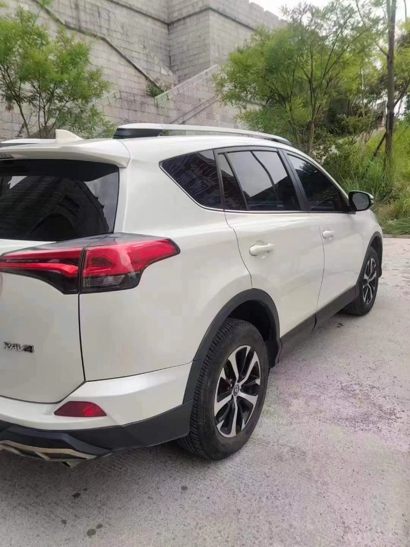 貴陽16年豐田RAV4榮放6