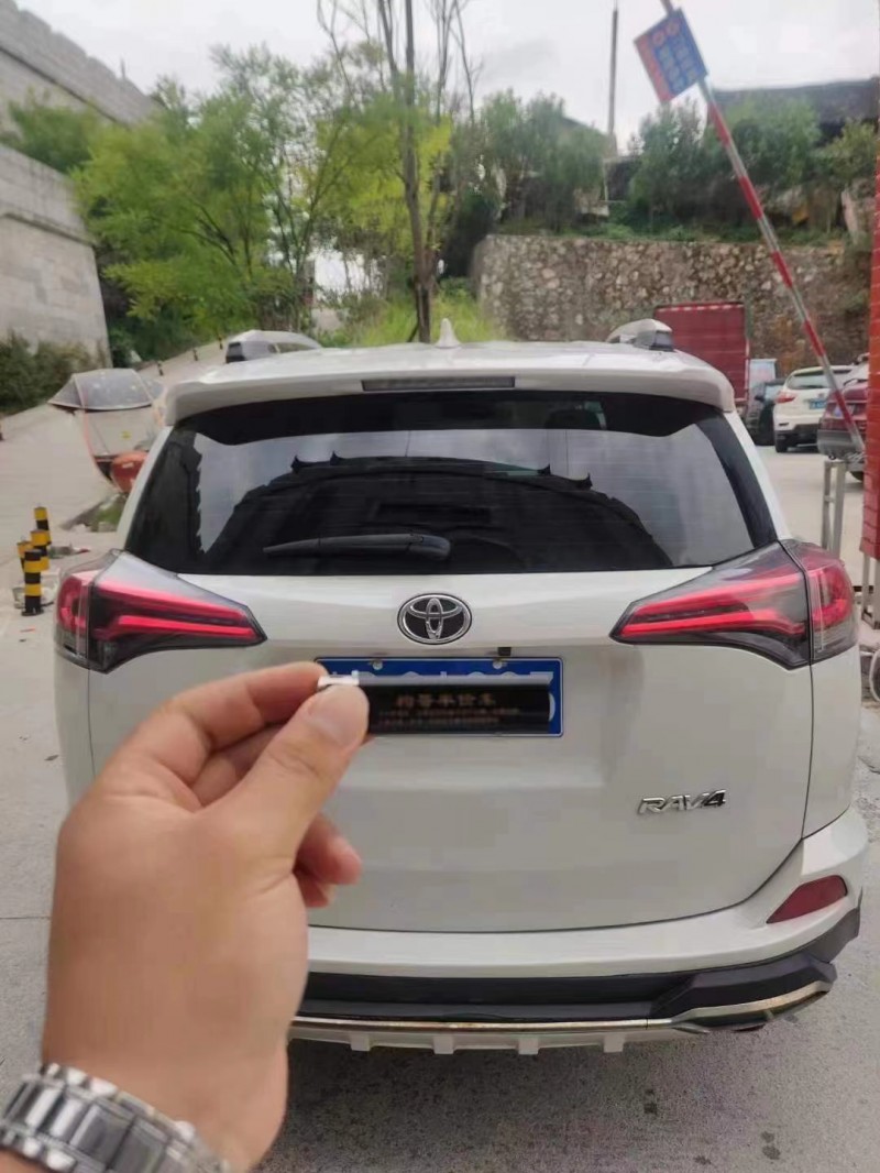 貴陽16年豐田RAV4榮放8