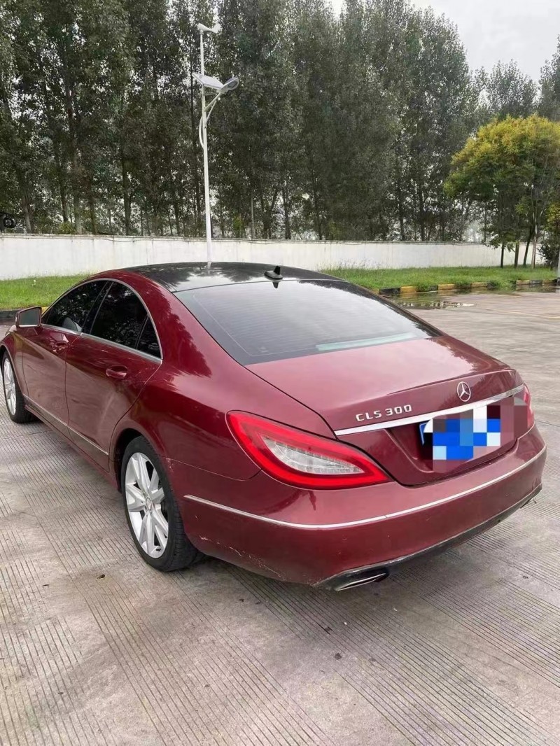 济宁12年奔驰CLS8