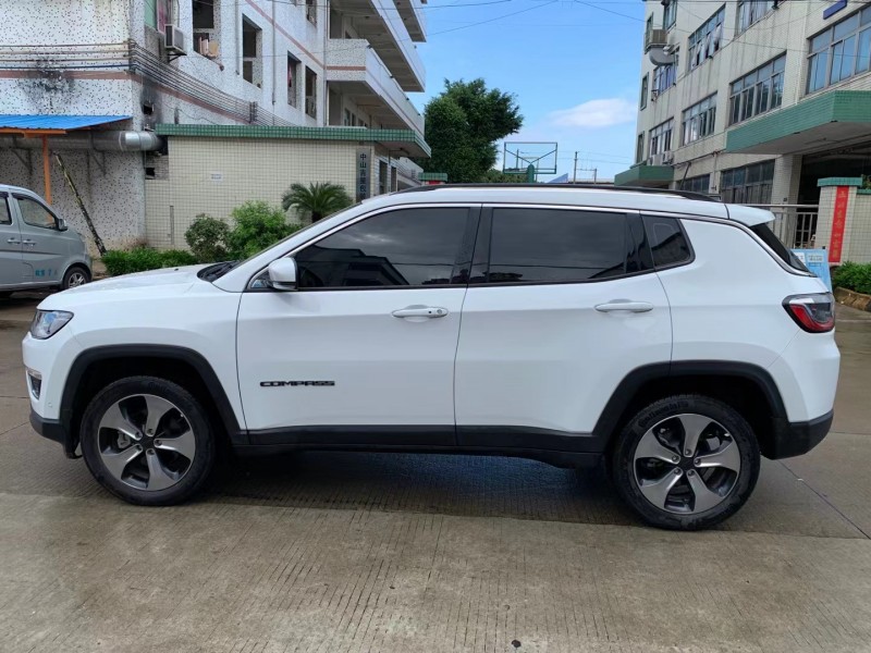 中山18年Jeep指南者3