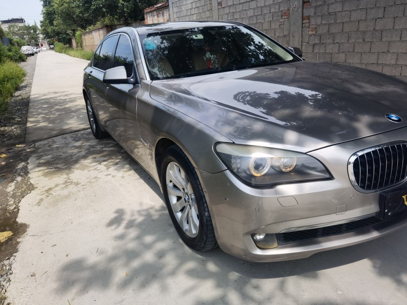 成都13年宝马7系9