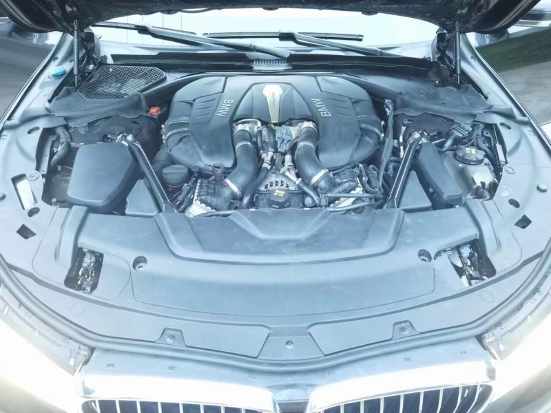 成都16年宝马7系6