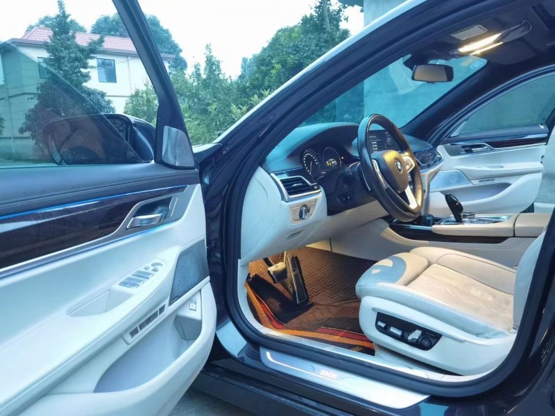 成都16年宝马7系5